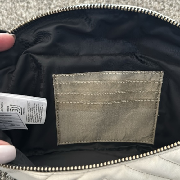 NWT Athleta kinetic waist bag cream shine - Picture 3 of 4